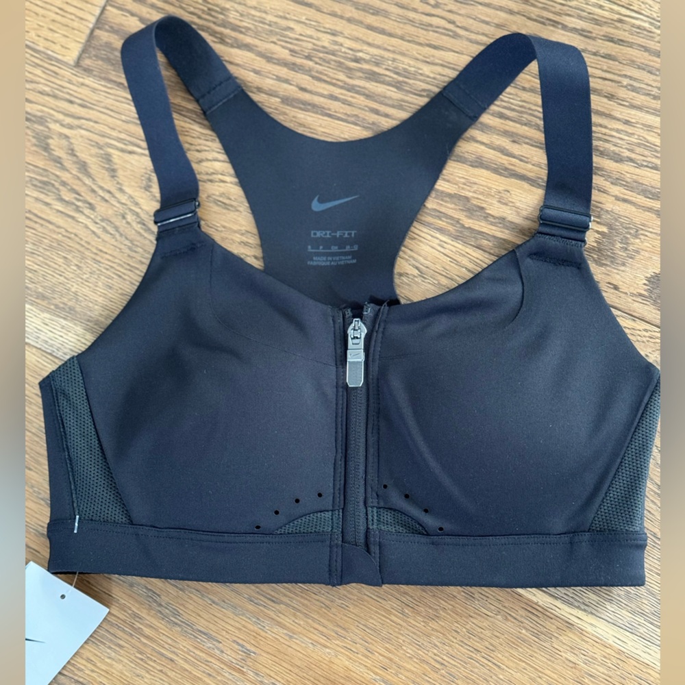 NWT Nike sports bra Alpha racer back training black sports Bra size small (A-C)